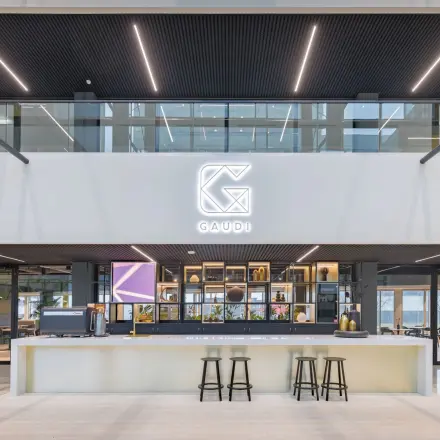 Spacious, modern entrance area in an office building at Herikerbergweg 290, Amsterdam South East, ideal for office space rental.