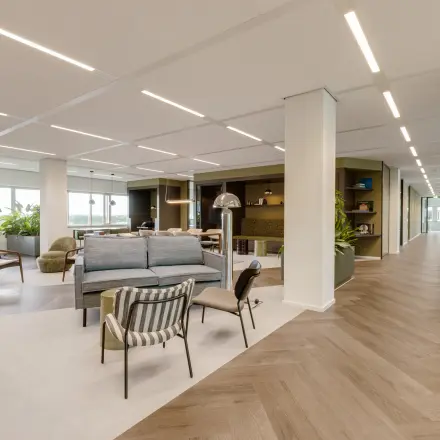 Spacious office to rent at Herikerbergweg 290, Amsterdam South East, featuring modern furnishings and ample natural light.