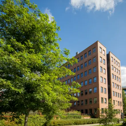 Exterior view of the office building at Hullenbergweg 109-135 in Amsterdam South East, available for office space rental.