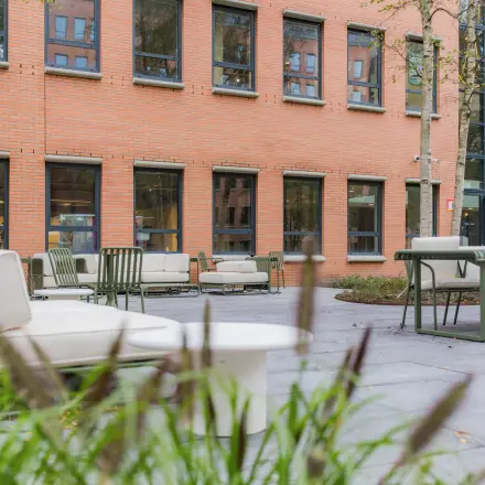 Outdoor seating area at Hullenbergweg 109-135, Amsterdam South East, ideal for breaks and informal meetings. Consider this spot when looking to rent office space.