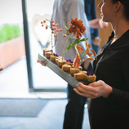 People engaging in networking near the Luttenbergweg 8 office, enhancing the professional atmosphere of this rentable office space in Amsterdam South East.