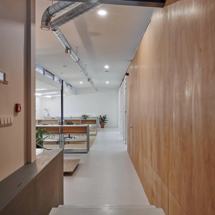 Modern interior at Hondiusstraat 7H in Amsterdam West featuring clean lines, natural light, and open floor plan ideal for office space rental.