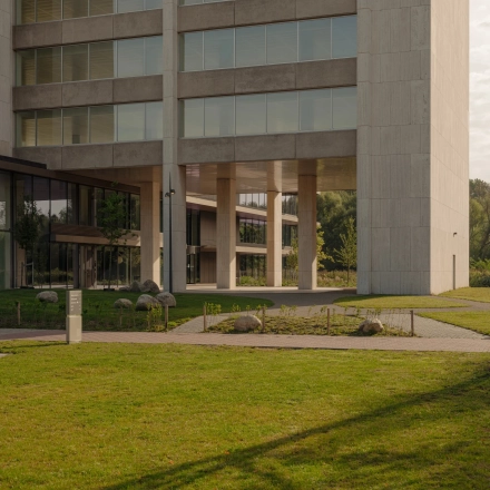 Exterior view of a modern office building at Nachtwachtlaan 20, Amsterdam West, suitable for office space rental.