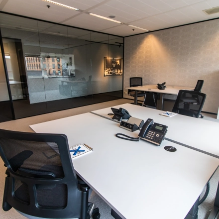 Modern office space in Amsterdam Zuidas with sleek, furnished workstations and a view of Gustav Mahlerplein. Ideal for those seeking office space rental with flexible options.