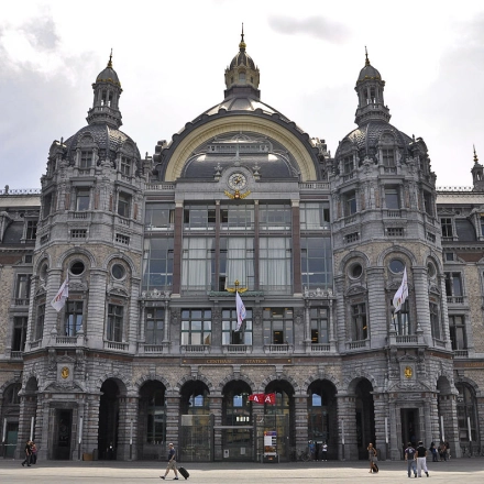 Historic exterior of a building at Pelikaanstraat 3, Antwerp Center, ideal for office space rental.