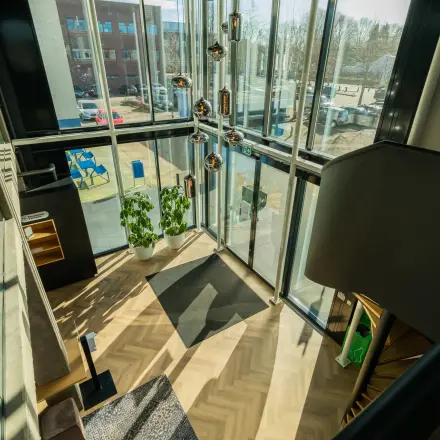 Bright office space with modern furnishings and large windows, located at Prins Willem Alexanderlaan 701, Apeldoorn, ideal for office space rental.