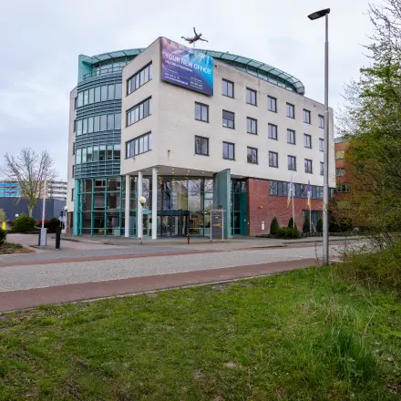 A modern office building at Kronenburgsingel 525, Arnhem Zuid, suitable for office space rental.