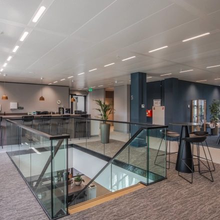 Modern office to rent at Rijksweg-West 2 in Arnhem Zuid, featuring a stylish open floor plan with contemporary furnishings and a sleek kitchenette area.