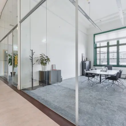 Bright office space to rent at Ceresstraat 13, Breda Centrum-Station, featuring glass walls, a conference table, and chairs, suitable for office space rental.