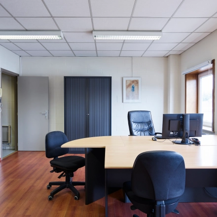 Furnished office to rent at Leuvensesteenweg 613, Brussels Airport, featuring a desk, chairs, and office equipment, ideal for office space rental needs.