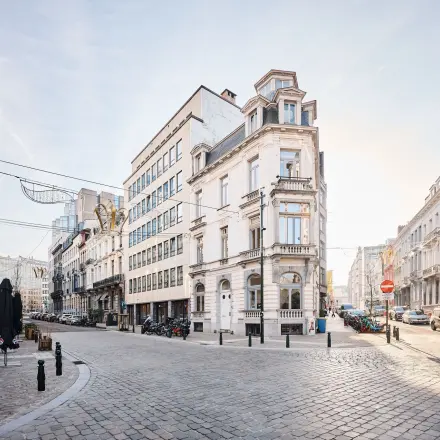 Street view of Rue du Congres 37 in Brussels Center, showcasing traditional architecture ideal for office space rental.