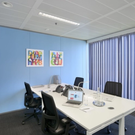 Modern office space in Brussels Elsene at Louizalaan / Avenue Louise 65, featuring a bright interior with a large desk and chairs, ideal for office space rental.
