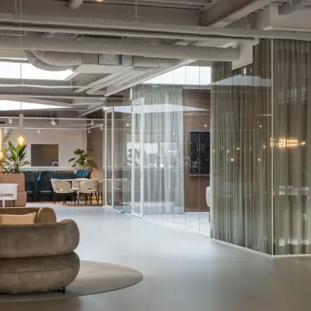 Modern furnished office interior at Essebaan 63, Capelle aan den IJssel. Features stylish seating and plants, ideal for workspaces. Consider this office space rental for a contemporary work environment.