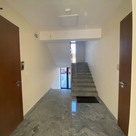 Entrance hallway at Jastrzębia 24, Cracow Podgorze Duchackie, featuring marble flooring and wooden doors, ideal for rent office space needs.