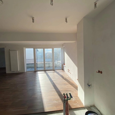 Bright office space with large windows, located at Jastrzębia 24, Cracow Podgorze Duchackie. Ideal for office space rental with plenty of natural light.