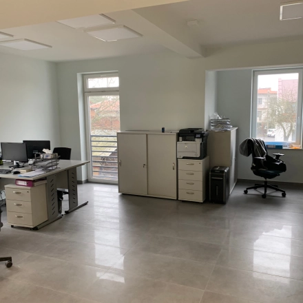 Bright office space at Jastrzębia 24 in Cracow Podgorze Duchackie with desks and chairs, ideal for office space rental.