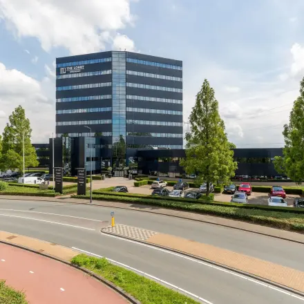 Exterior view of a modern office building at Reitschweg 1 in Den Bosch, showcasing available office space rental opportunities.