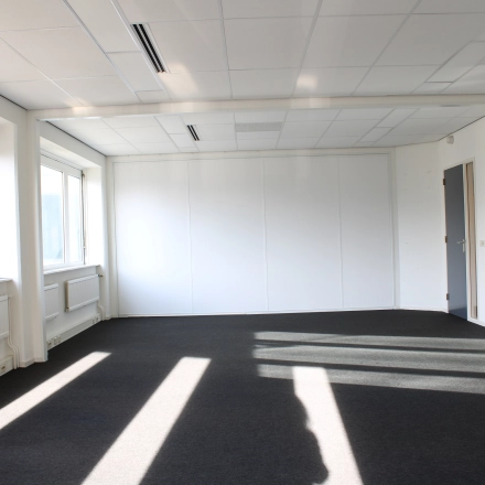 Unfurnished office space with large windows allowing natural light at Keulenstraat 12, Deventer, ideal for office space rental.