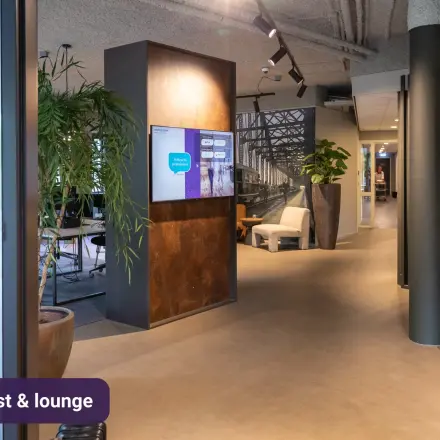 Lounge area at Keulenstraat 12, Deventer, featuring modern seating and plants. Ideal for office space rental with inviting ambiance.
