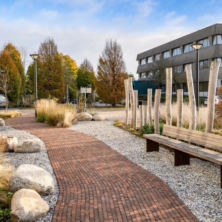 Pathway with benches and landscaping in front of an office building at Staverenstraat 15-17, Deventer, suitable for rent office space.