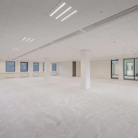 Spacious office space for rent at Wisselwerking 40-48, Diemen, featuring open floorplan with large windows and neutral decor, ideal for flexible office space rental.