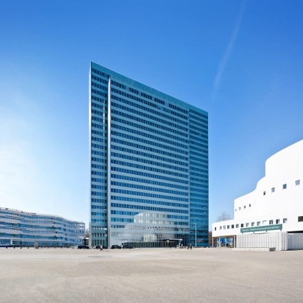 Modern exterior view of Dreischeibenhaus at Düsseldorf Old Town, ideal for office space rental.