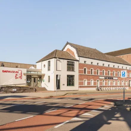 Exterior view of an office building at Kanaaldijk-Zuid 19, Eindhoven Center, ideal for office space rental.