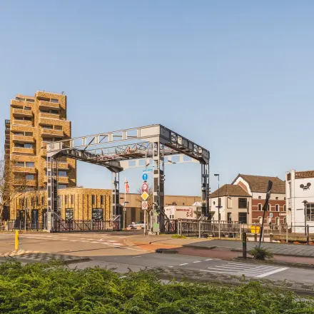 Exterior view of Kanaaldijk-Zuid 19 in Eindhoven Center, showcasing nearby buildings and structure.