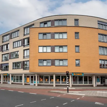 Exterior view of office building at Boddenkampsingel 95, Enschede, ideal for office space rental.