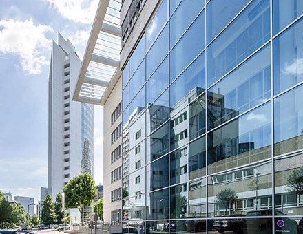 Exterior view of the office building at Mergenthaler Allee 15-21 in Eschborn, perfect for office space rental with modern architecture.