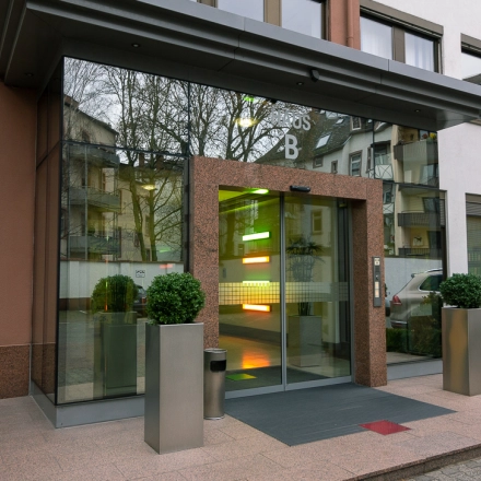 Exterior view of office building at Eschborner Landstraße 42-50, ideal for those looking to rent office space in Frankfurt West.