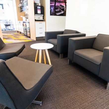 Modern office space to rent at Kampenringweg 45, Gouda, featuring comfortable seating and vibrant carpet design.