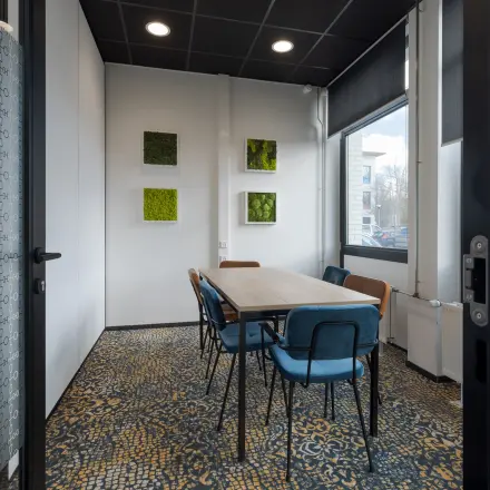 Modern office space in Groningen with stylish furnishings and an artistic touch. Ideal for office space rental.