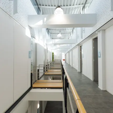 Bright, industrial-style hallway at Zernikepark 12 in Groningen, perfect for those looking to rent office space.
