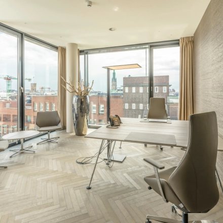 Bright, modern office space with sleek furniture and large windows at Hohe Bleichen 8, Hamburg Neustadt, ideal for office space rental.