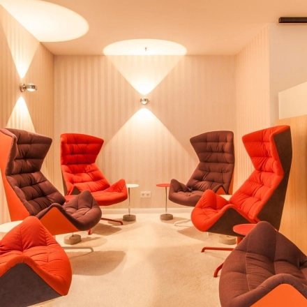 Furnished office space for rent at Ballindamm 39, Hamburg Old Town, featuring modern chairs in a well-lit interior.