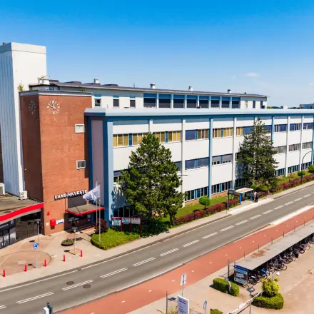 Exterior view of office space for rent at Lansinkesweg 4, Hengelo, showcasing modern architecture and convenient location.