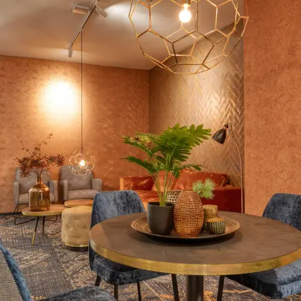 Cozy furnished office space for rent at Steijnlaan 16, Hilversum, featuring stylish seating and warm decor.