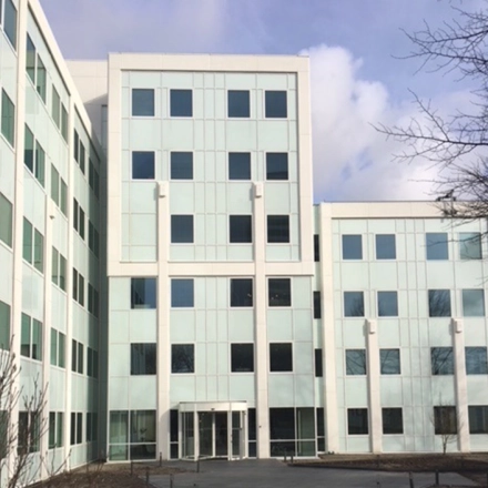 Exterior view of the office building at Saturnusstraat 40-62, Hoofddorp, ideal for office space rental.