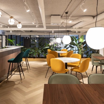 Modern, stylish workspace at Siriusdreef 60, Hoofddorp featuring contemporary seating, vibrant decor, and greenery ideal for office space rental. The decor encourages creativity and collaboration.