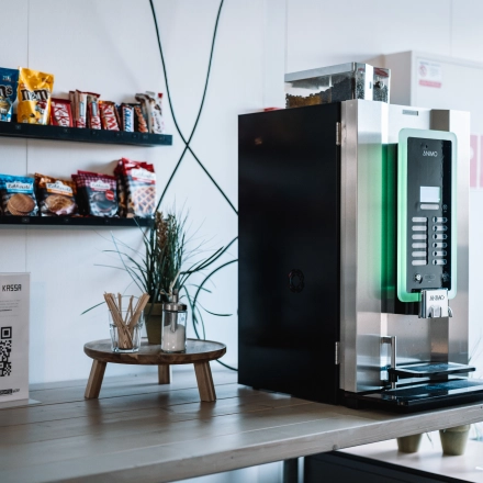 Furnished office pantry at De Vos van Steenwijklaan 75, Hoogeveen, offering self-service coffee and snacks, ideal for office space rental.