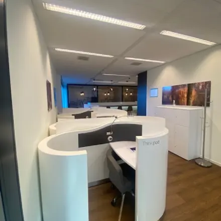 Modern office space to rent at Mendelweg 30, Leiden, featuring furnished workstations in a bright, open area ideal for focused tasks.