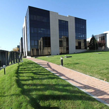 Exterior view of an office building with a modern design located at Calle de la Caléndula 95, Madrid Alcobendas, ideal for office space rental.