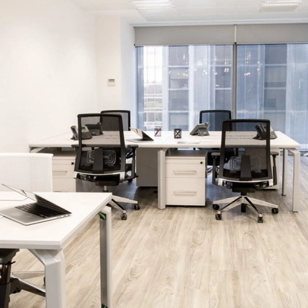 Bright and modern office space rental at Paseo de la Castellana 79, Madrid Azca, with multiple desks and chairs, ideal for workspaces.