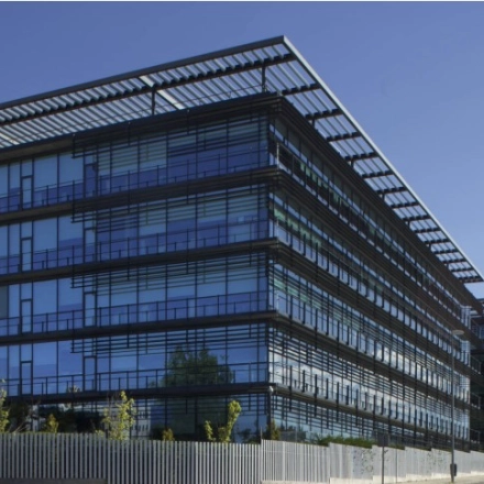 Exterior view of a modern office building located at Calle Quintanavides 13, Madrid Fuencarral-El Pardo, ideal for office space rental.