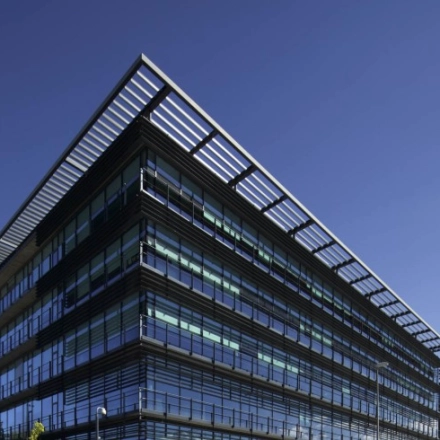 Modern office building exterior at Calle Quintanavides 13, Madrid Fuencarral-El Pardo, ideal for office space rental with sleek architectural design.