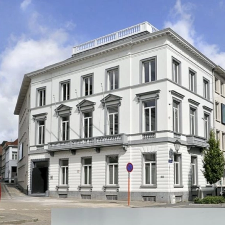 Exterior view of office building at Kardinaal Mercierplein 2, Mechelen Centrum, ideal for those seeking office space rental.
