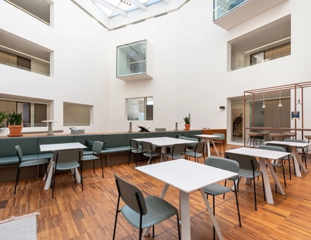 Bright office space with modern furnishings at Kardinaal Mercierplein 2, perfect for rent. Ideal for collaborative work in Mechelen Centrum.