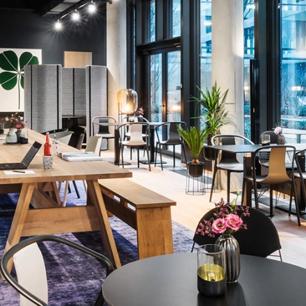 Chic office space available for rent at Rosenheimer Straße 143C, München Werksviertel, featuring modern furnishings and vibrant decor, ideal for workspaces.