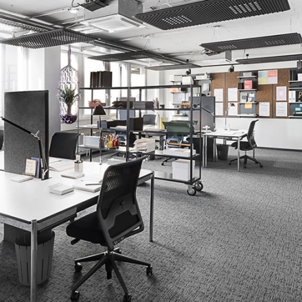 Spacious, bright office space rental with modern desks and chairs at Rosenheimer Straße 143C, München Werksviertel.